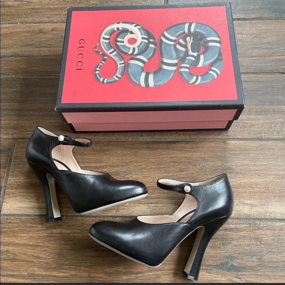 Gucci Mary Jane Pumps 39